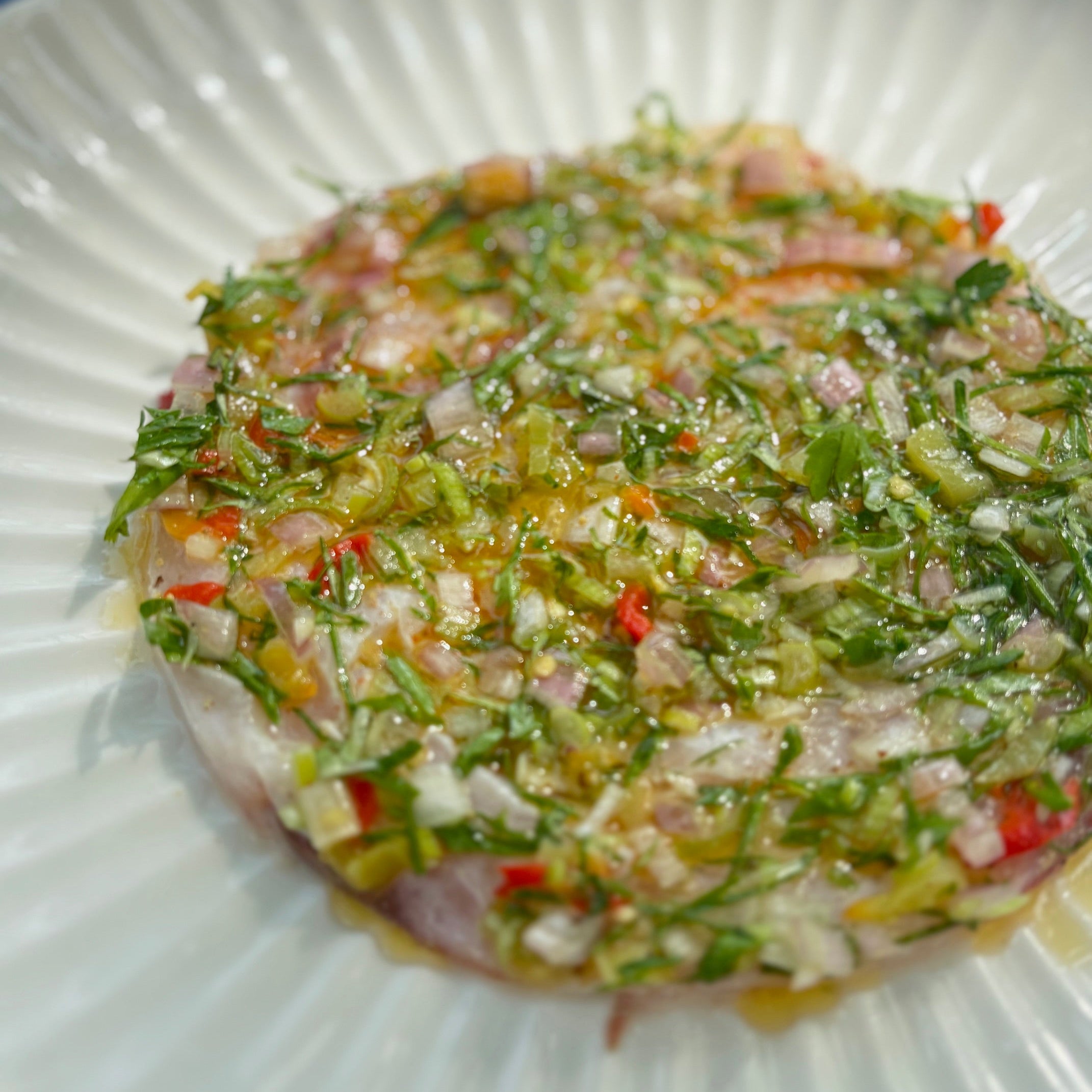 CEVICHE DE MULET aux Herbes Fraîches, sauce "Chien"