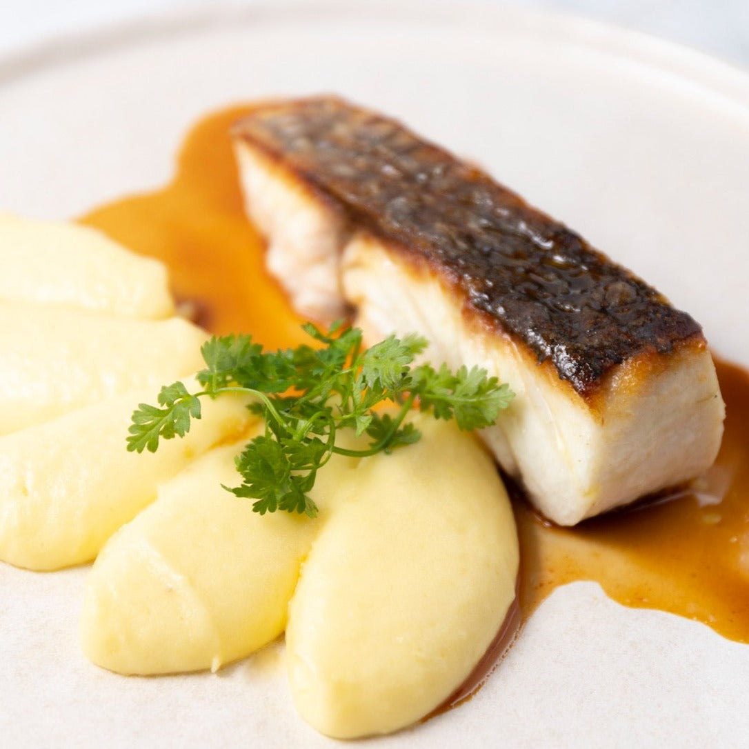 Mini Pave Roti Pavé de Maigre rôti, pommes purée à l'huile d'olive – Restaurant Dessirier